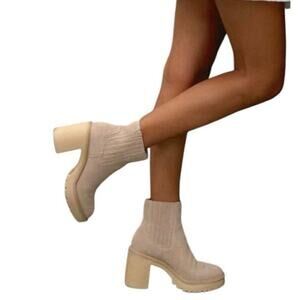 Dolce Vita Caster H20 Platform Ankle Booties
Mushroom Suede Women's Size 7.5